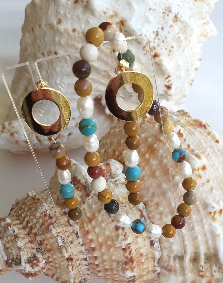 Mookaite, freshwater pearls and turquoise stretch bracelet and earrings set