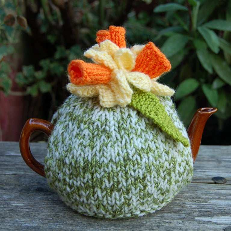 Daffodil tea cosy - hand knitted  - to fit a small teapot 