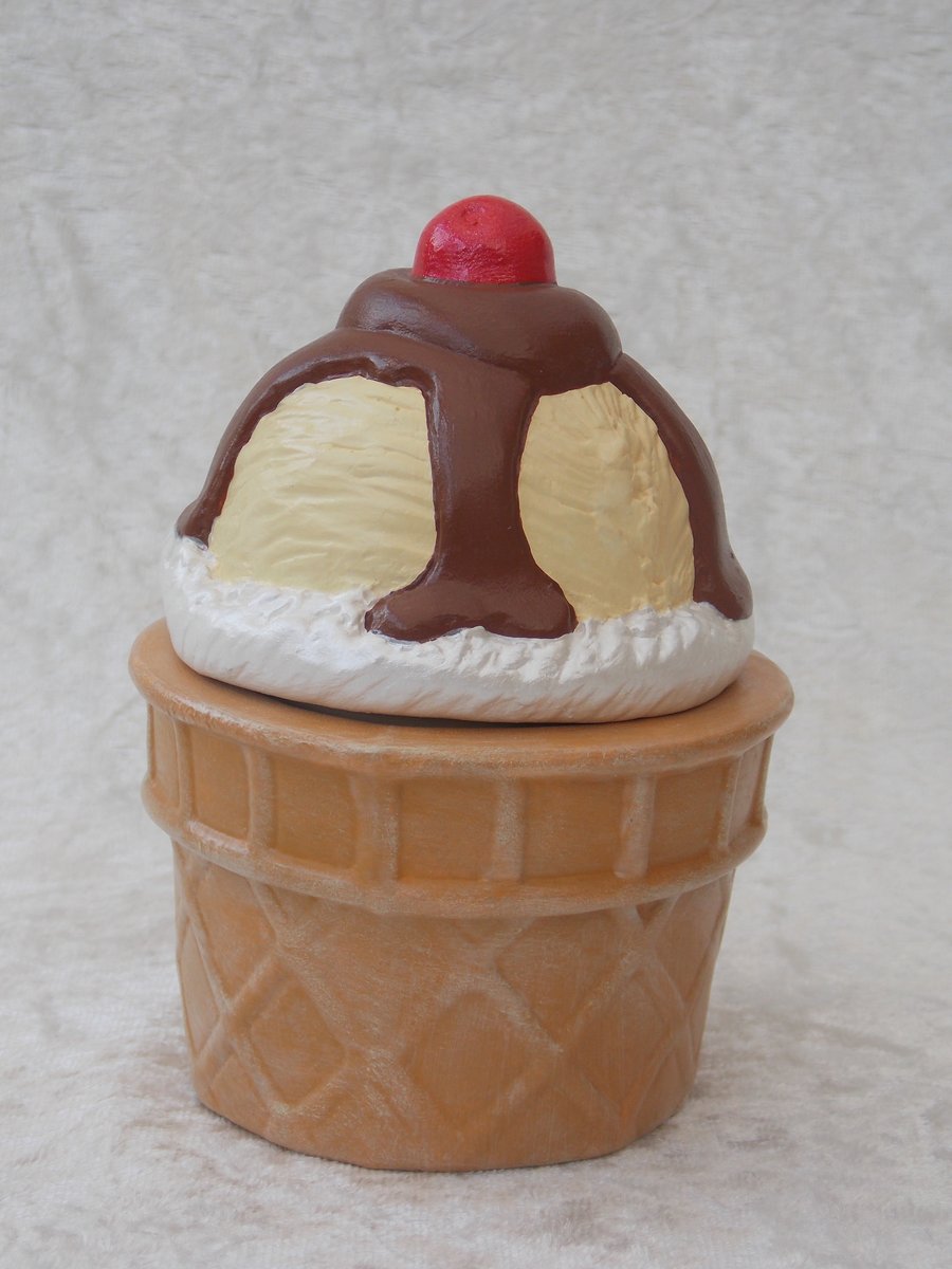 Small Ceramic Novelty Vanilla Ice Cream Summer Beach Food Jewellery Trinket Box.