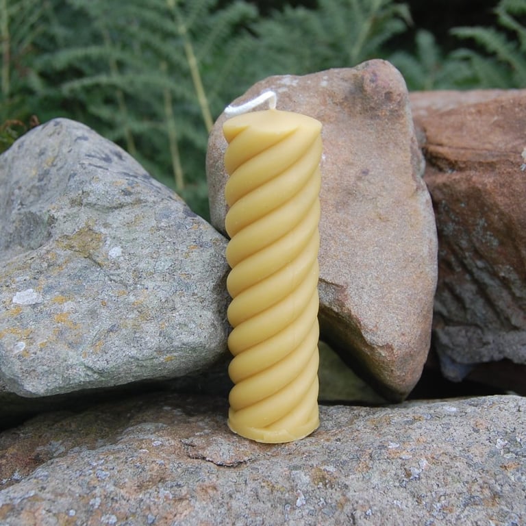 Beeswax Spiral Candle (11cm) Hand Poured