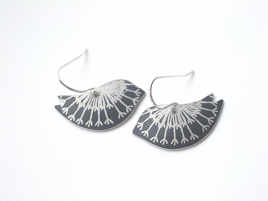 Bird earrings with seed print in black and silver