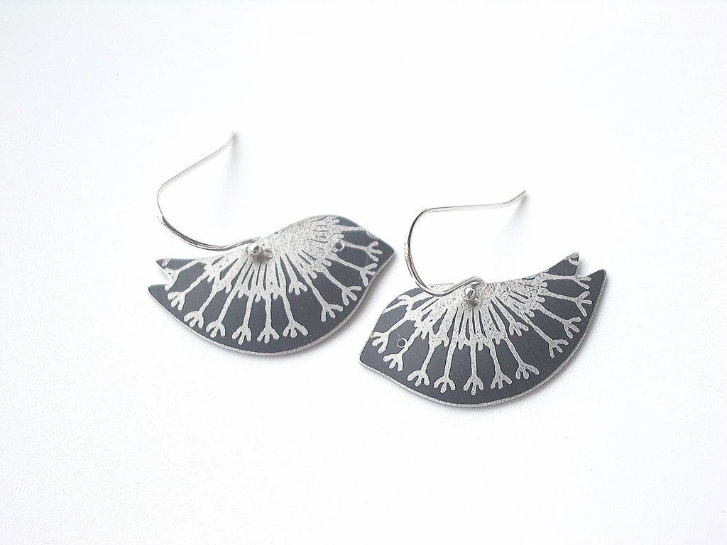 Bird earrings with seed print in black and silver