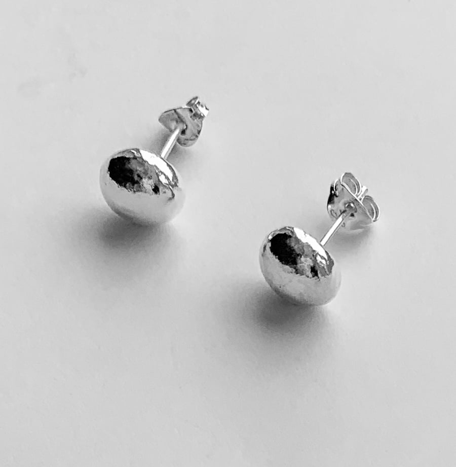 Silver pebble stud earrings-small