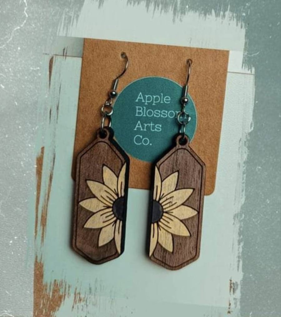 Eco Earrings - Walnut and Hypoallergenic Stainless Steel - Floral - Yellow Sunfl