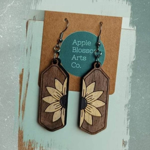 Eco Earrings - Walnut and Hypoallergenic Stainless Steel - Floral - Yellow Sunfl