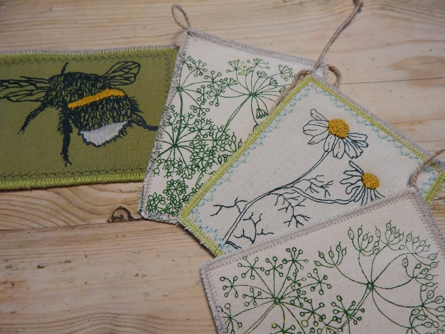Bee and wild flowers - 120 cm - Screen printed Bunting