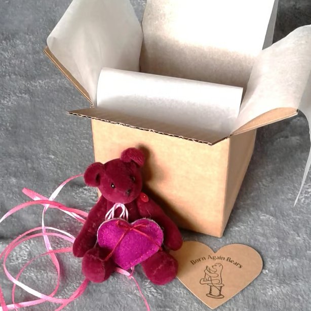 Small bear with a big heart, 5 inch gift boxed collectable hand sewn teddy bear