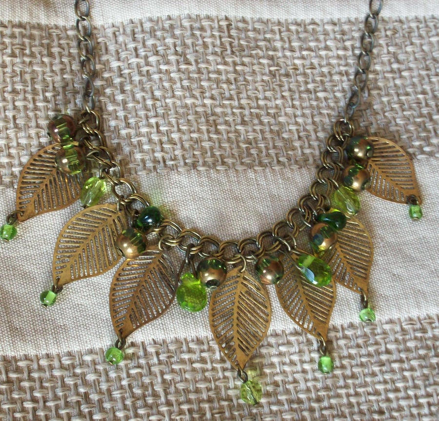 Green leaf necklace