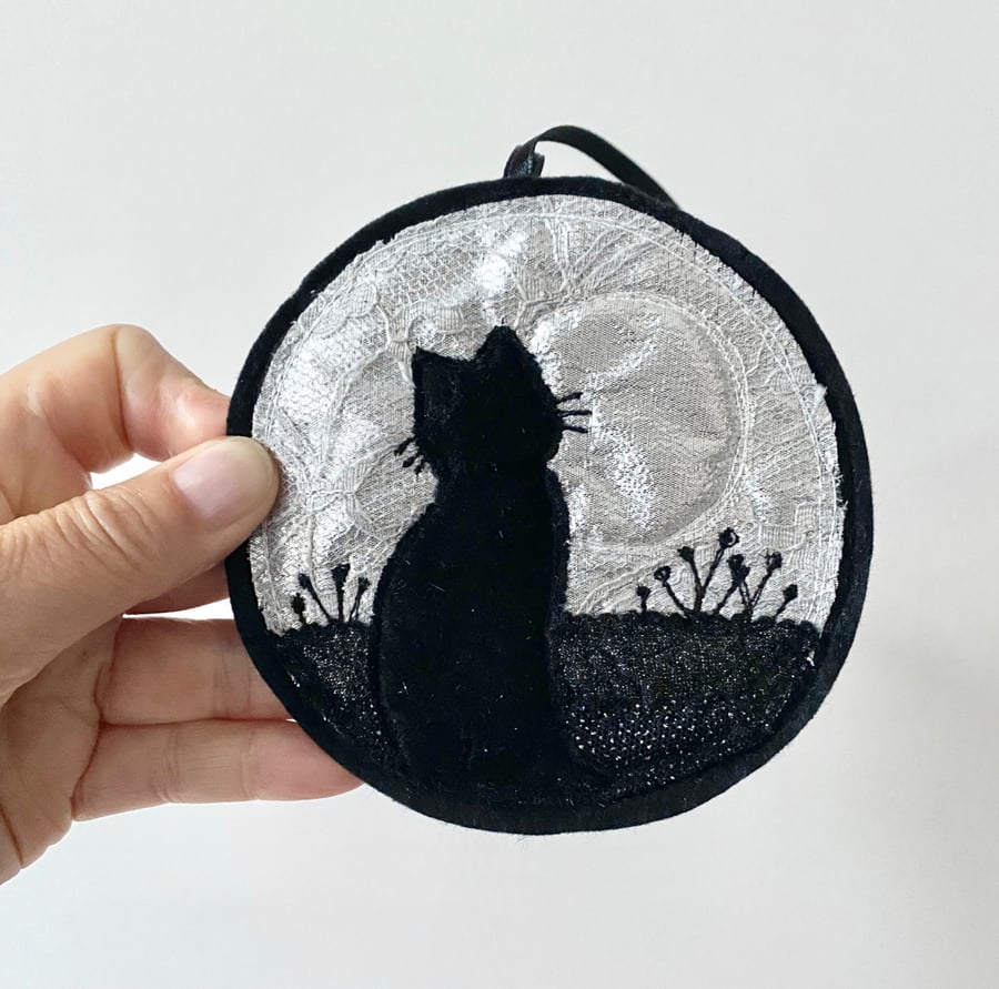 Cat and full moon up-cycled seasonal home decoration. 