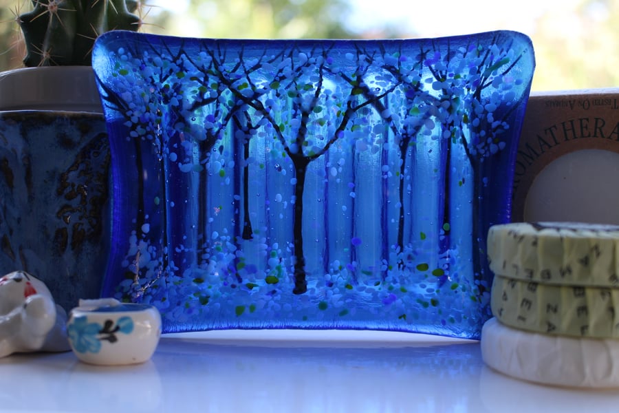 Beautiful Fused Glass Ribbed Woodland Soap Dish, 'Midnight Blue'