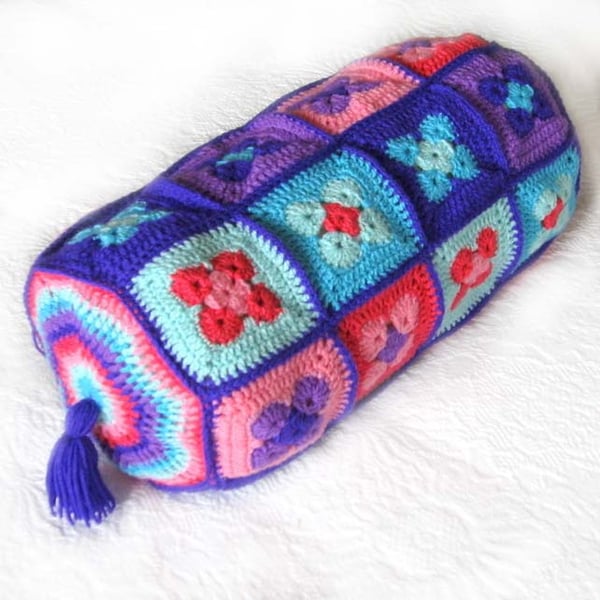 . Crochet bolster cushion pattern. Photo tutorial. PDF download.