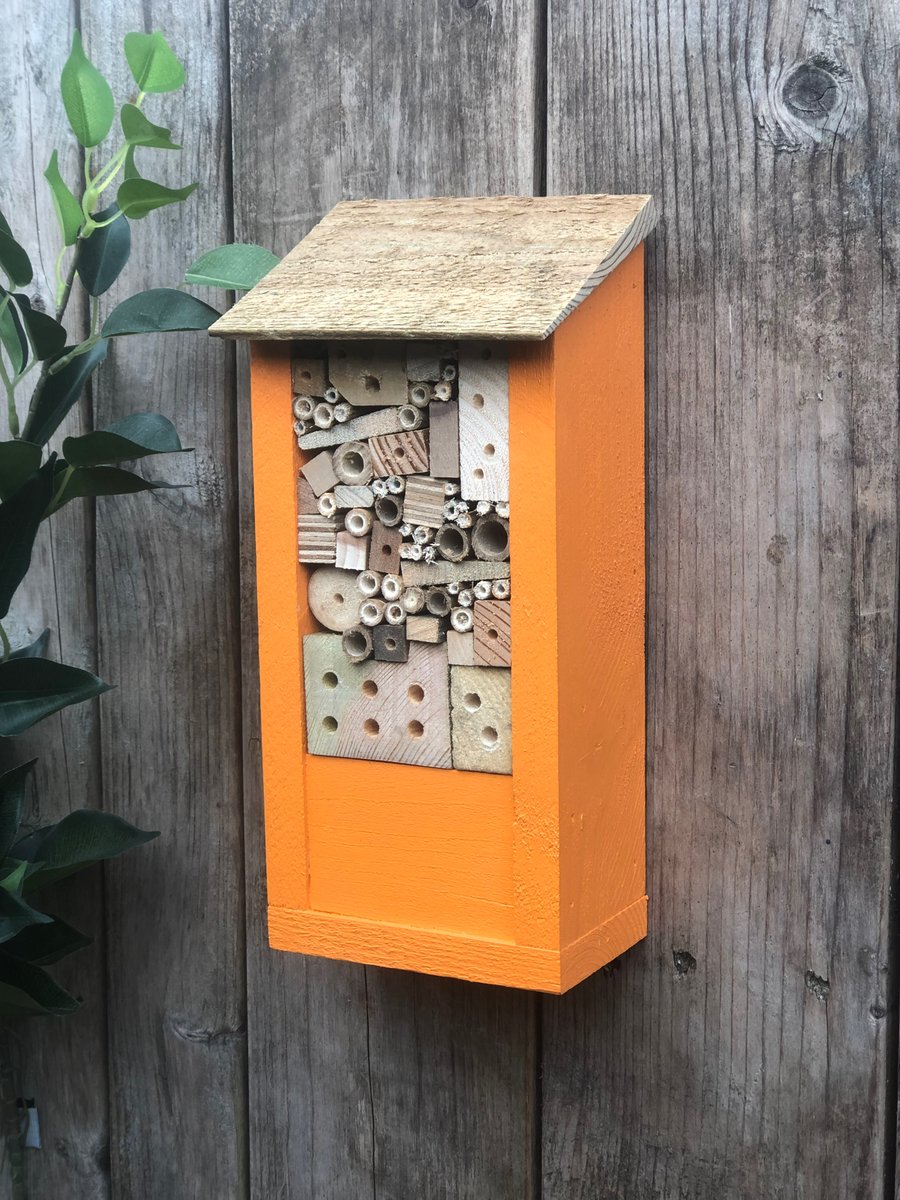 Bee hotel - Insect hotel - Garden gift  -Bee gift - Wildlife dry