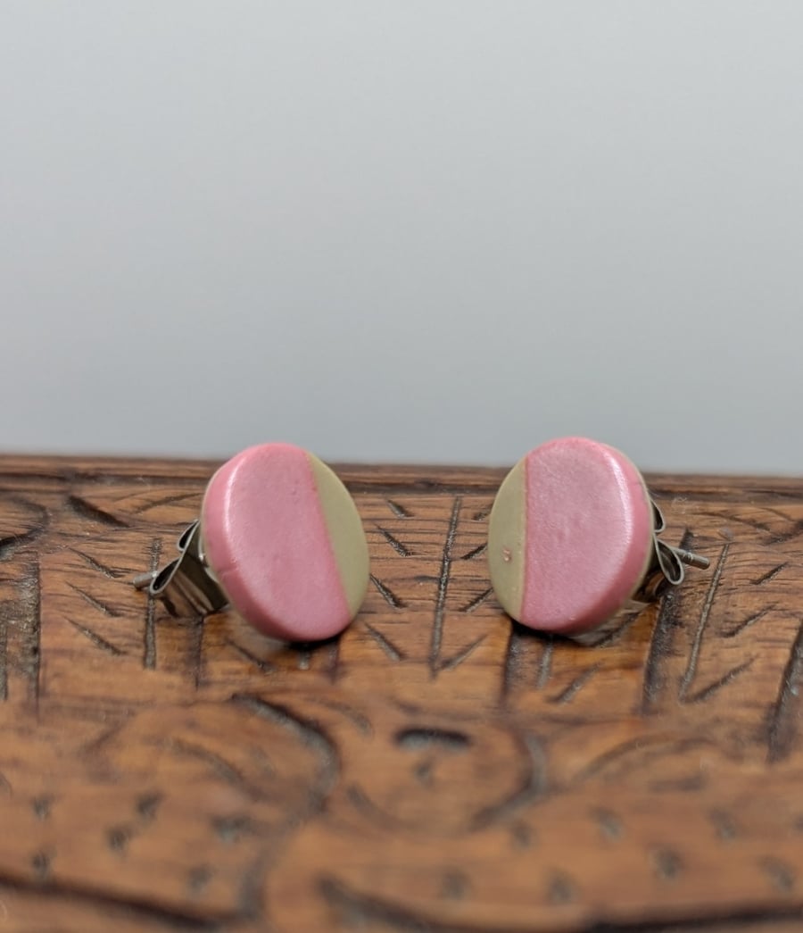 Small pink stud earrings 