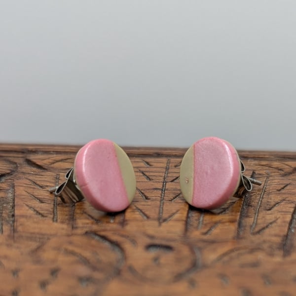 Small pink stud earrings 