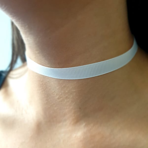 Women's Classic White Ribbed Ribbon Choker Necklace with Adjustable Fastenings