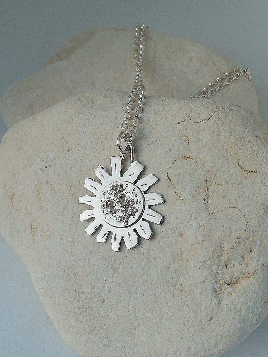 Textured Silver Daisy Necklace