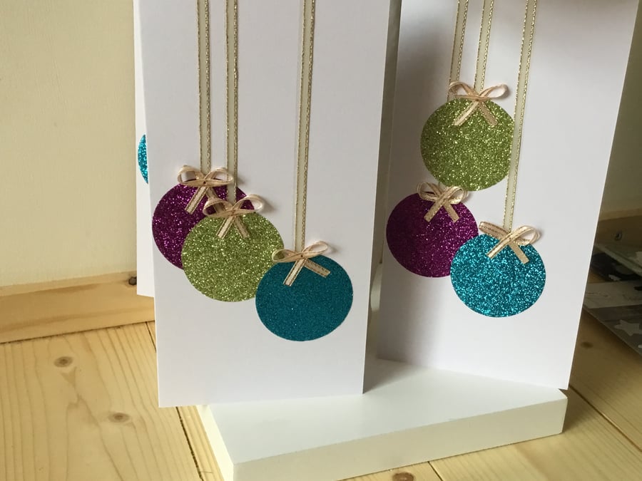 A pack of 3 contemporary christmas cards CC276