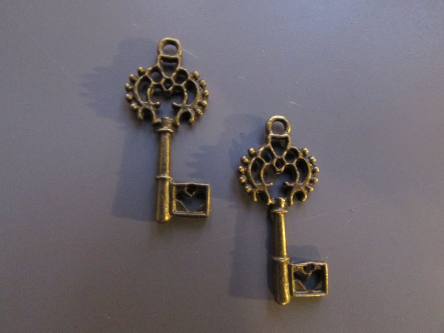 Bronze Key Jewellery making charm pendant x 2