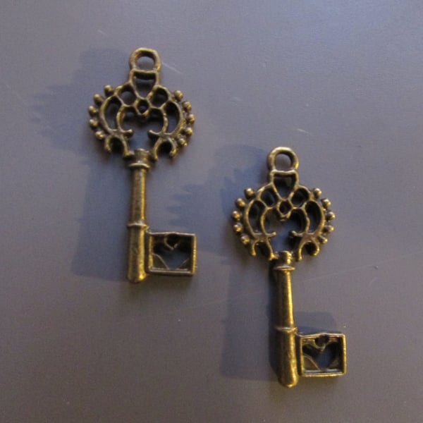 Bronze Key Jewellery making charm pendant x 2