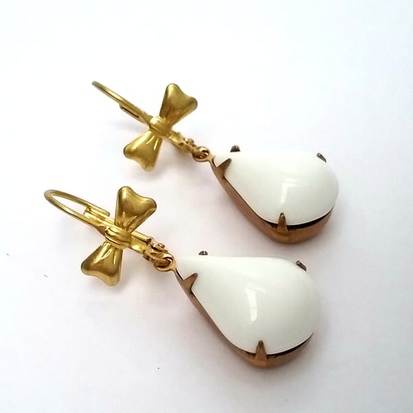 Vintage Glass Teardrop Earrings 