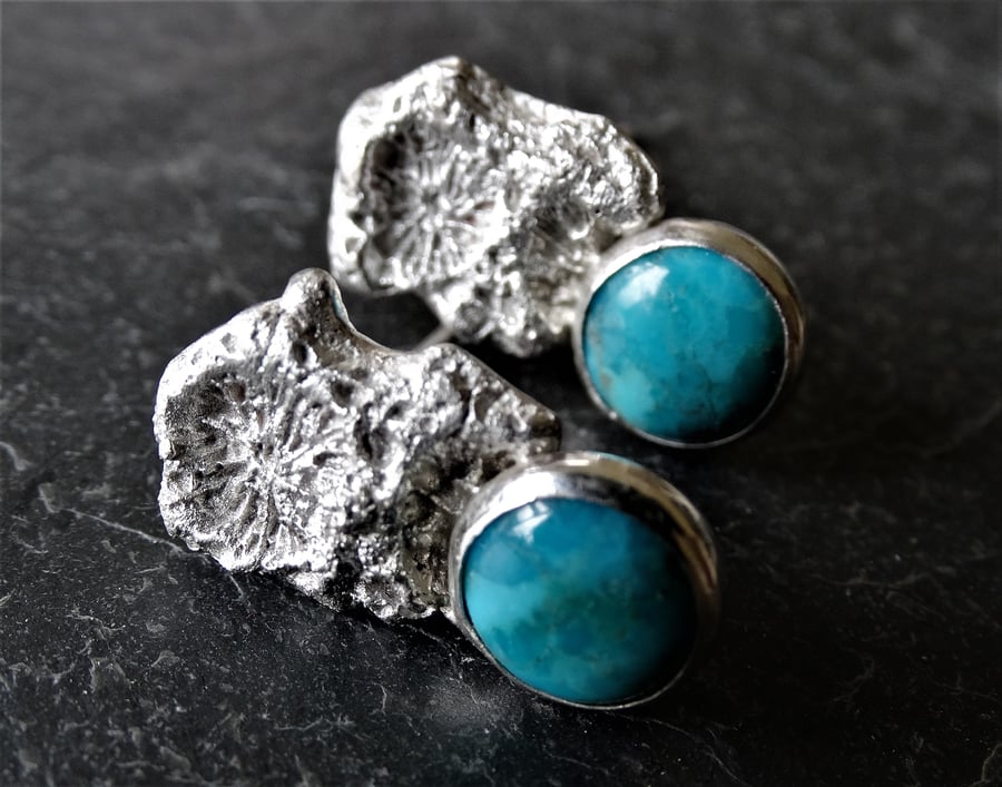 Coral chip studs, set with turquoise