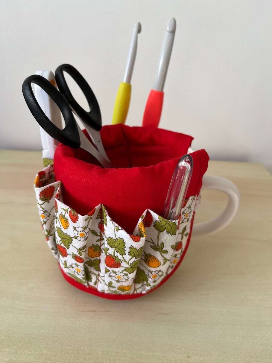 Mug apron or wrap. For knitters, artists and crafters