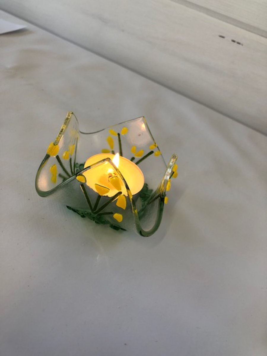 Mini daffodil tea light holder