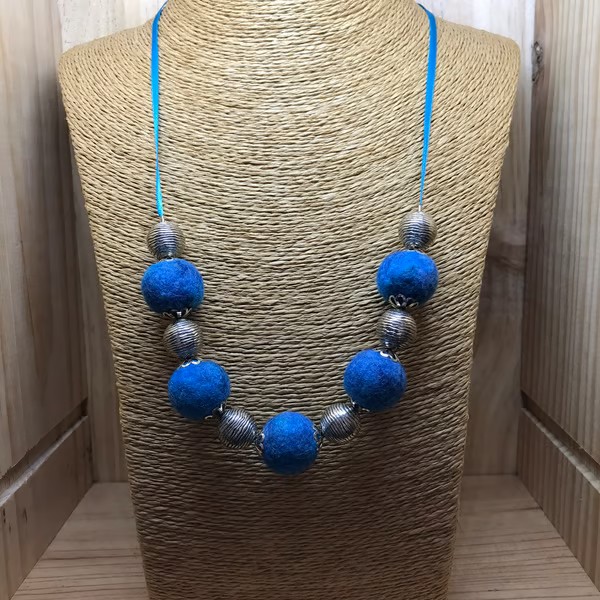 Felt Necklace. (305)