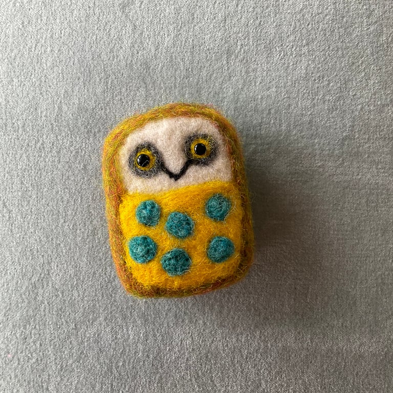 Polka dot tummy owl - orange melange