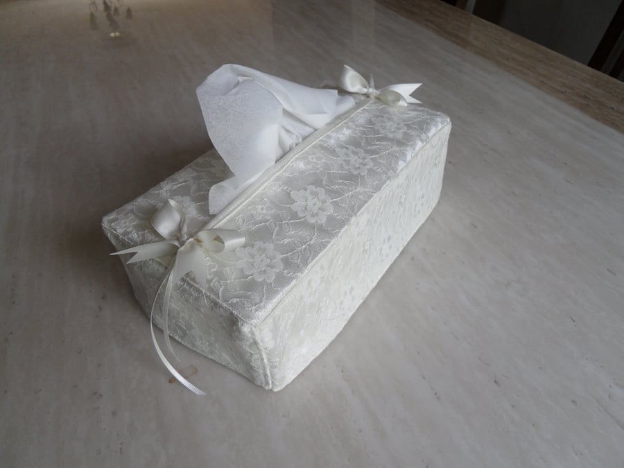 Tissue Box Cover (Laced)