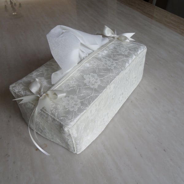 Tissue Box Cover (Laced)