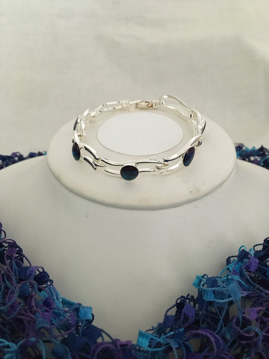 Very Pretty 5 Gate Linked Ovals Bracelet
