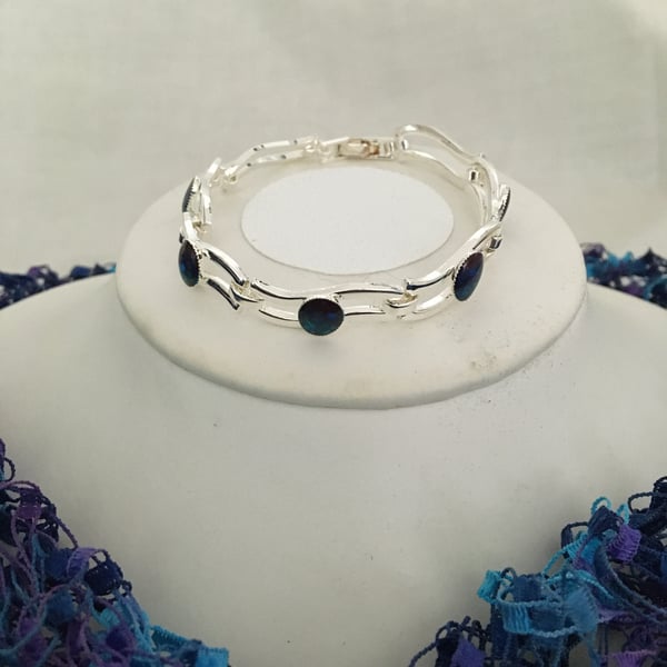 Very Pretty 5 Gate Linked Ovals Bracelet