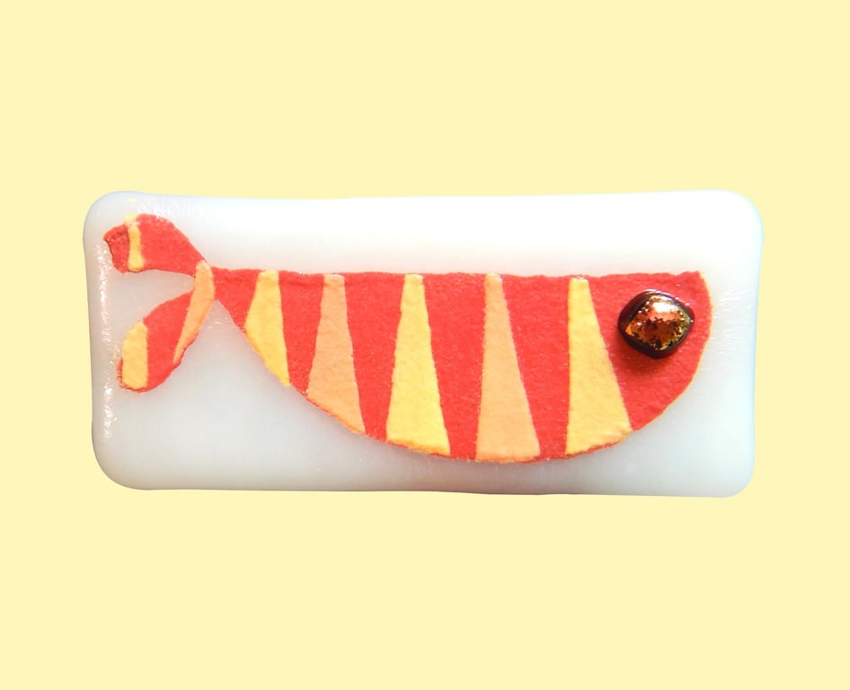 HANDMADE FUSED DICHROIC GLASS 'LITTLE CRAZY FISH' BROOCH.