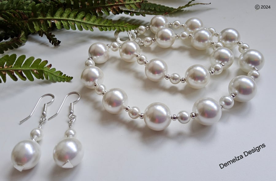 Ivory White Shell Pearl Necklace & Earring set Silver Plate. Choker Length 