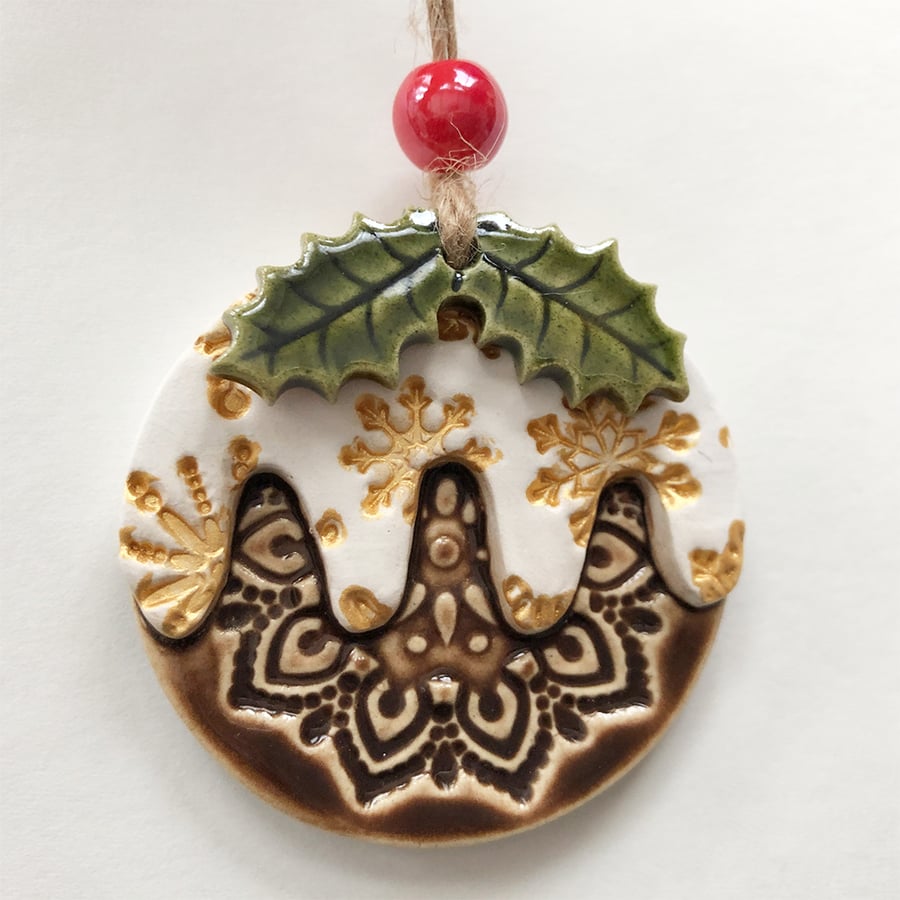 Ceramic Christmas pudding decoration gold 