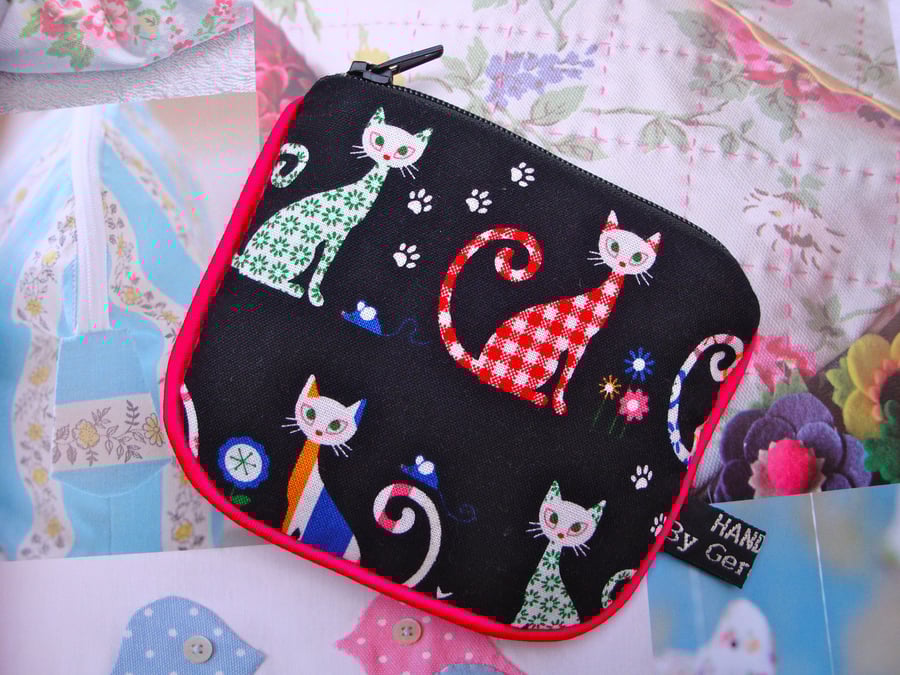 Cotton  Zipper Coin Purse - multicoloured cats - piping . 