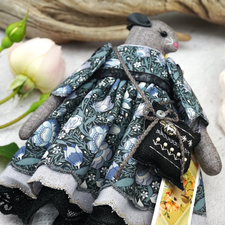 Willa, A Twilight Mouse