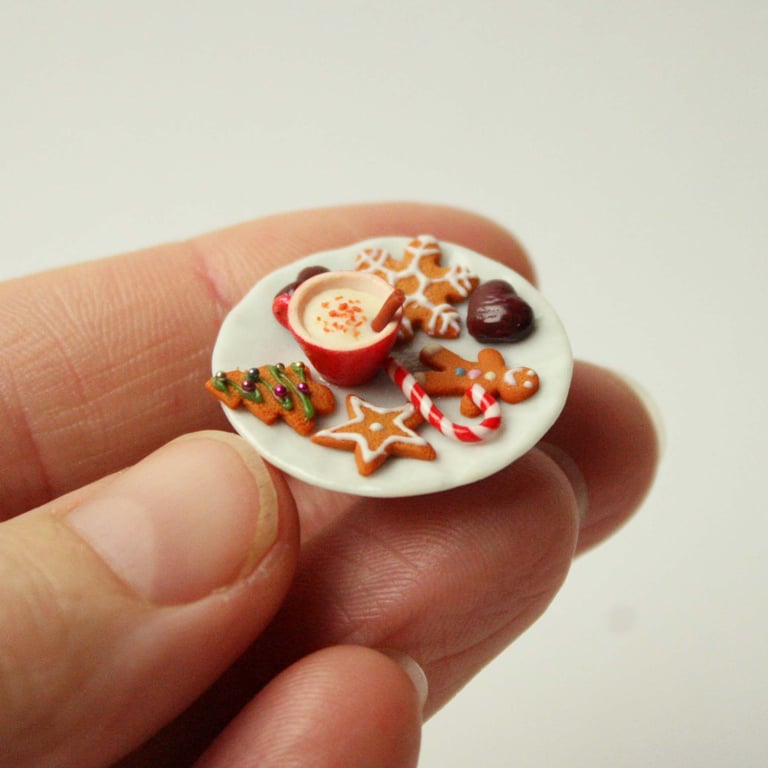 Christmas Treats pin-brooch