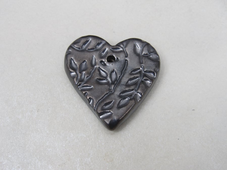 Medium Metallic Pewter Leaf Texture Heart Shaped Ceramic Pendant