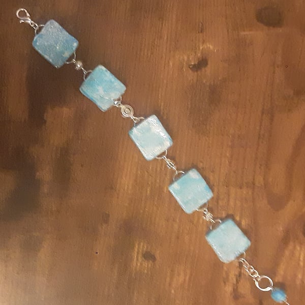 Turquoise bracelet with silver finishings. 