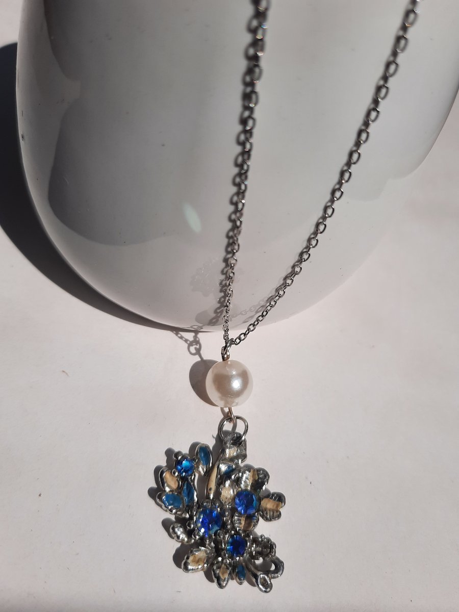 Vintage-Style Fashion Imitation Pearl and Blue rhinestone Pendant Necklace 