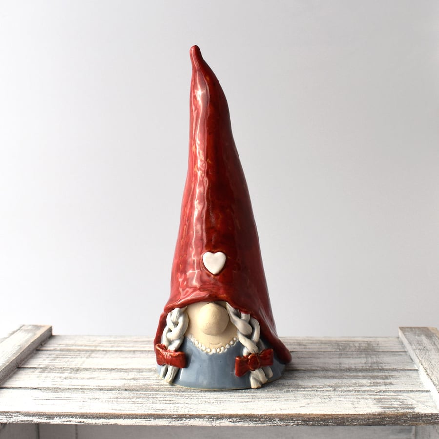 A25 Ceramic Stoneware Nisse Lady Gnome (UK postage included)