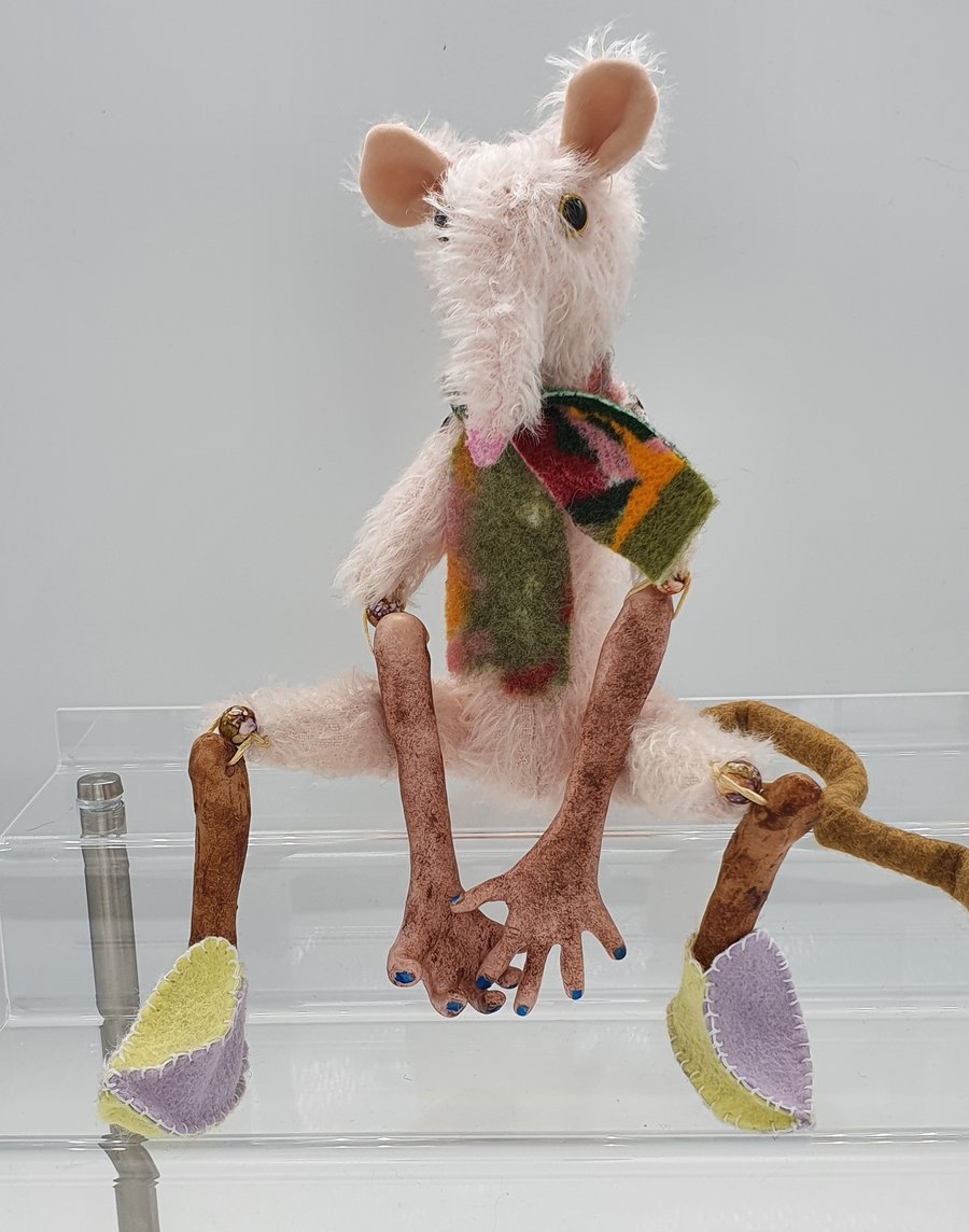 Baby ratty Pinkie wear scarf and booties