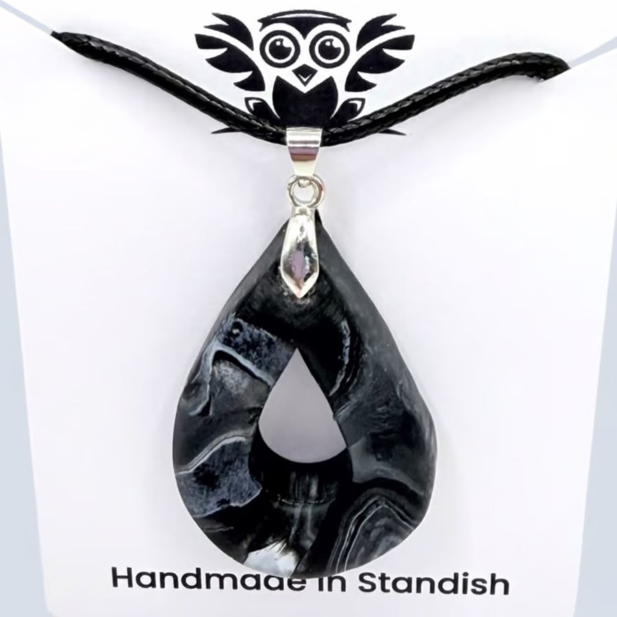 Black Marbled Glasses Holder Necklace Teardrop Opening Pendant