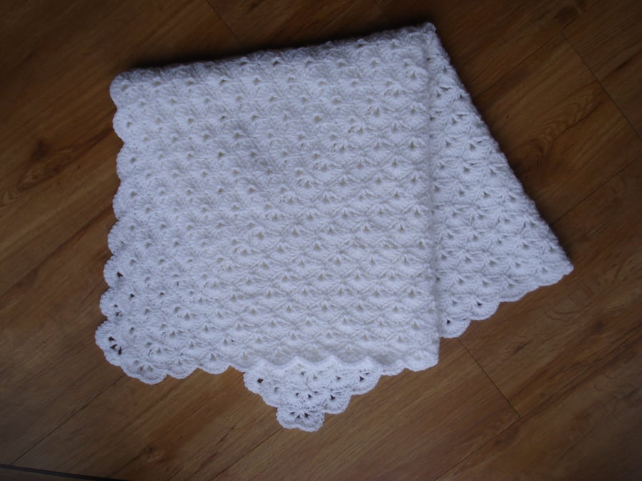 Pure White Crochet Shawl  Blanket In The German Shell Pattern (R722)