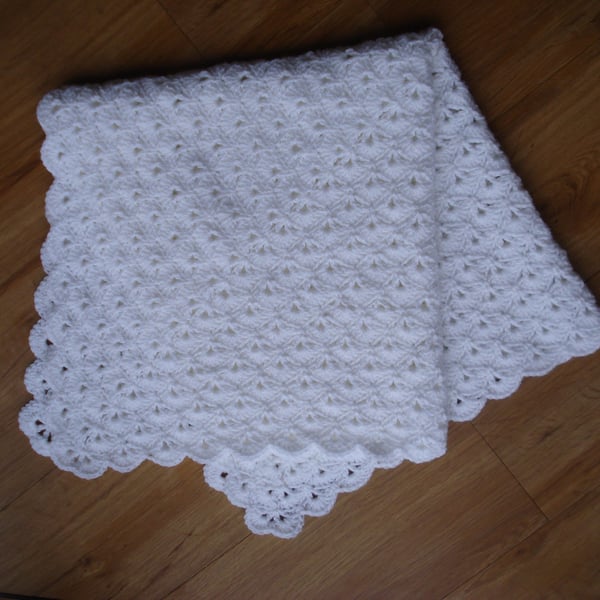 Pure White Crochet Shawl  Blanket In The German Shell Pattern (R722)