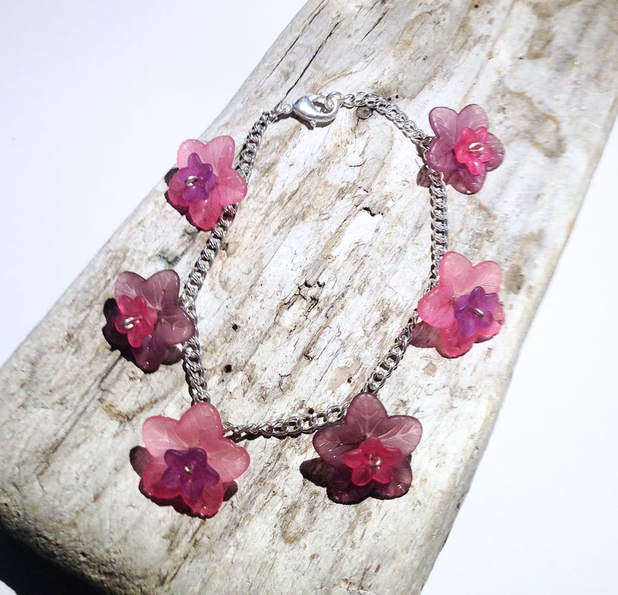 Pretty Pink and Purple  Flower Bracelet - UK Free Post