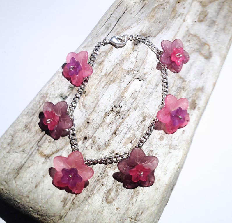 Pretty Pink and Purple  Flower Bracelet - UK Free Post