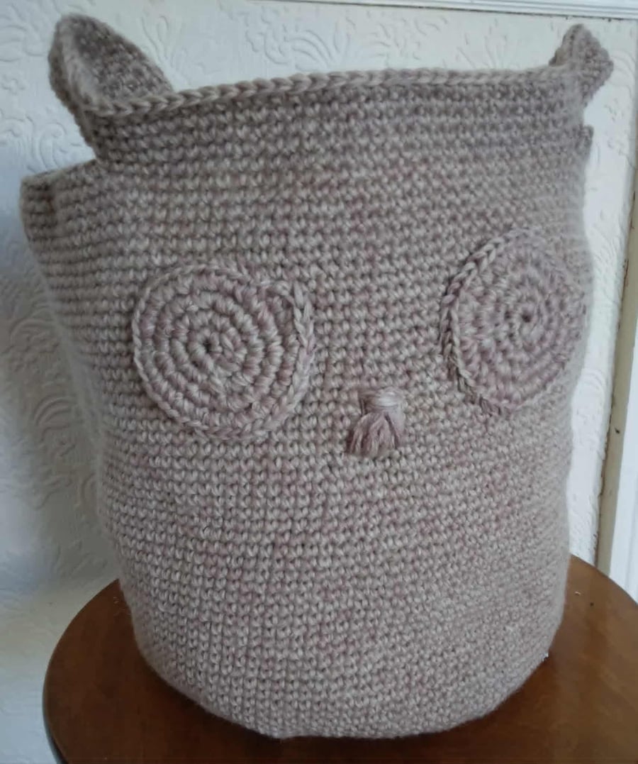 Crochet owl bag circumference 28 ins (71 cm) wool